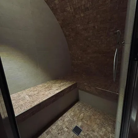 Saint Roger Via San Ruggiero N8 *