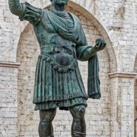Saint Roger Via San Ruggiero N8 *