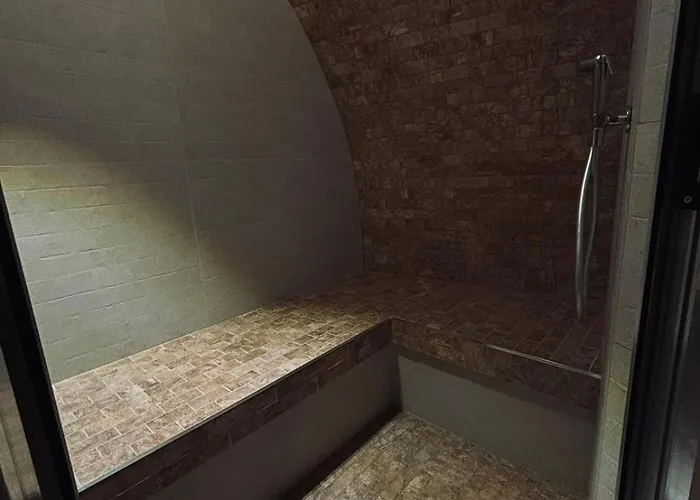 Saint Roger Via San Ruggiero N8 *