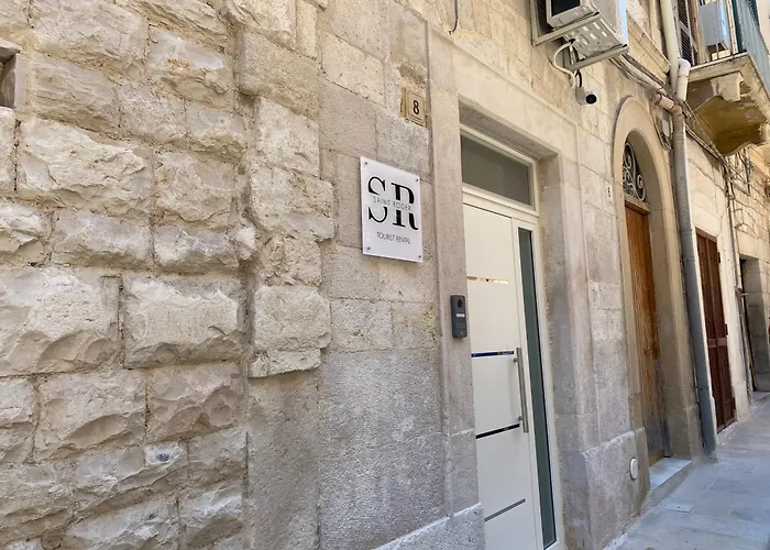 Saint Roger Via San Ruggiero N8 *