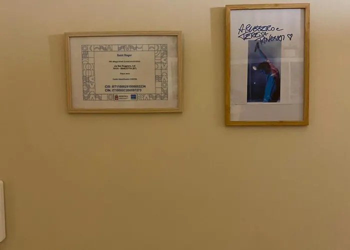 Saint Roger Via San Ruggiero N8 *